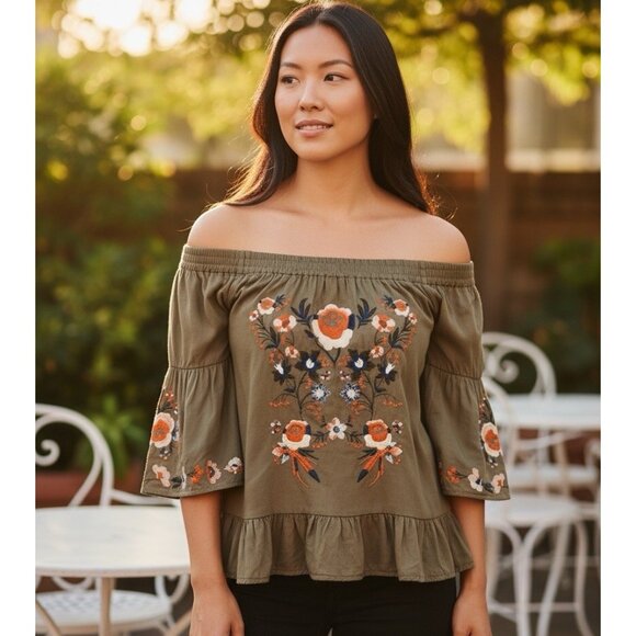 Umgee size Medium Women’s Green Floral Embroidered Boho Off Shoulder Peasant Top - Picture 2 of 7